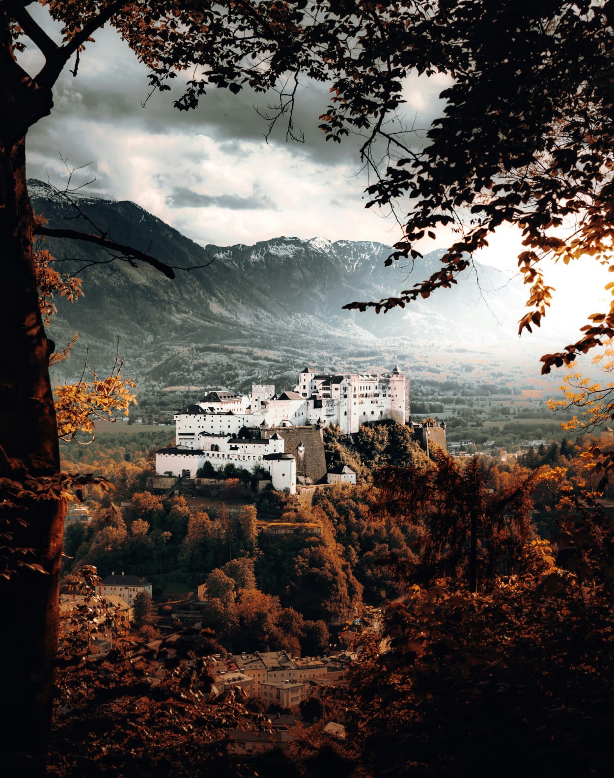 Die Festung Hohen Salzburg im Herbst © Daniel J. Schwarz auf unsplash.com