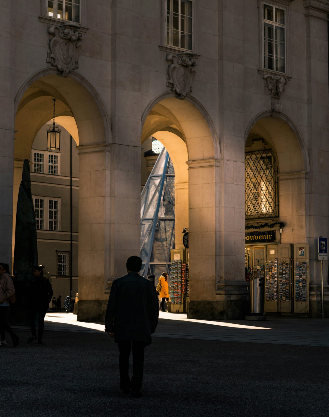 Durchgang Salzburger Dom © Nathalie Stimpfl auf unsplash.com