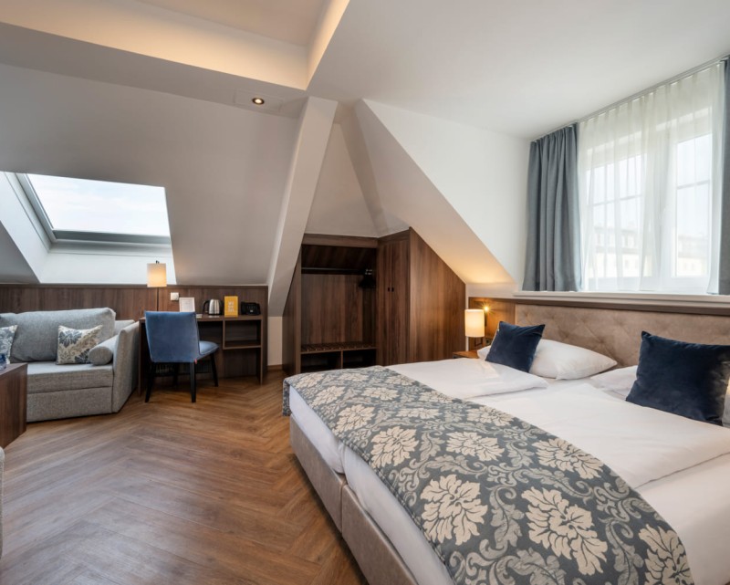 Premium Zimmer mit Couch © Foto von Lorenz Masser