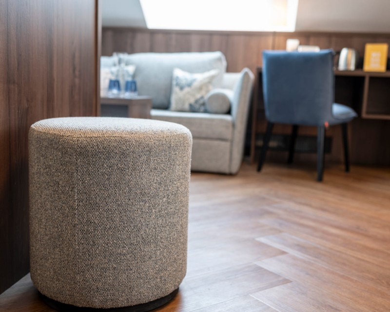 Couch mit Hocker © Foto von Lorenz Masser