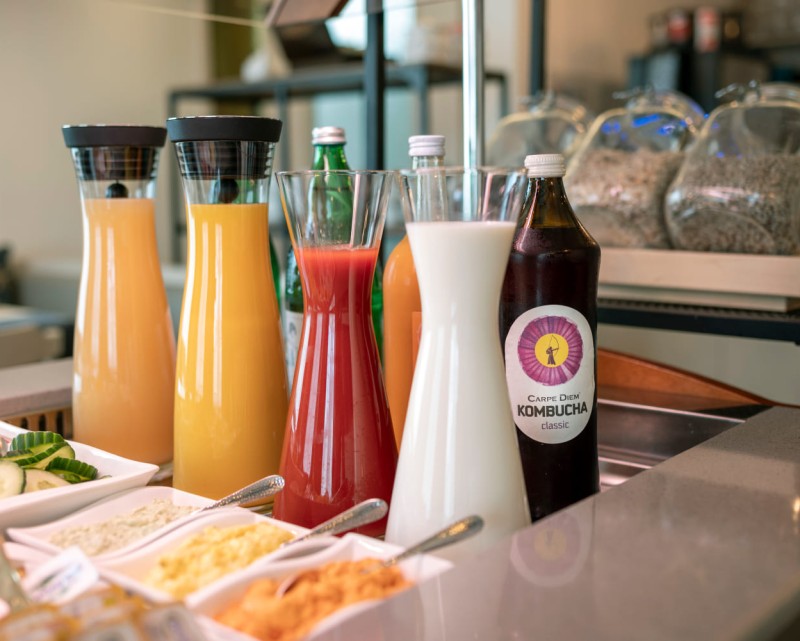 Saftbar mit frischen Säften und Milch © Lorenz Masser