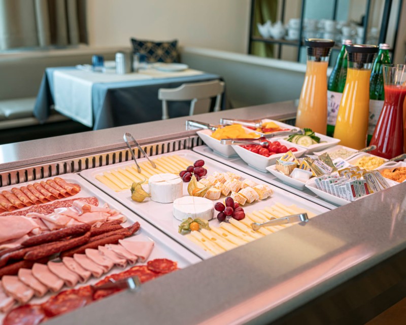 Wurst und Käse am Buffet © Lorenz Masser