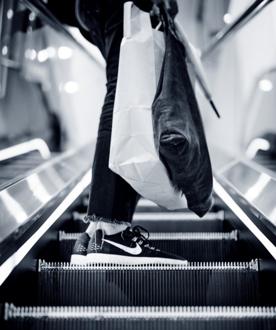 Shopping in Salzburg © Foto von Janko Ferlič auf Unsplash